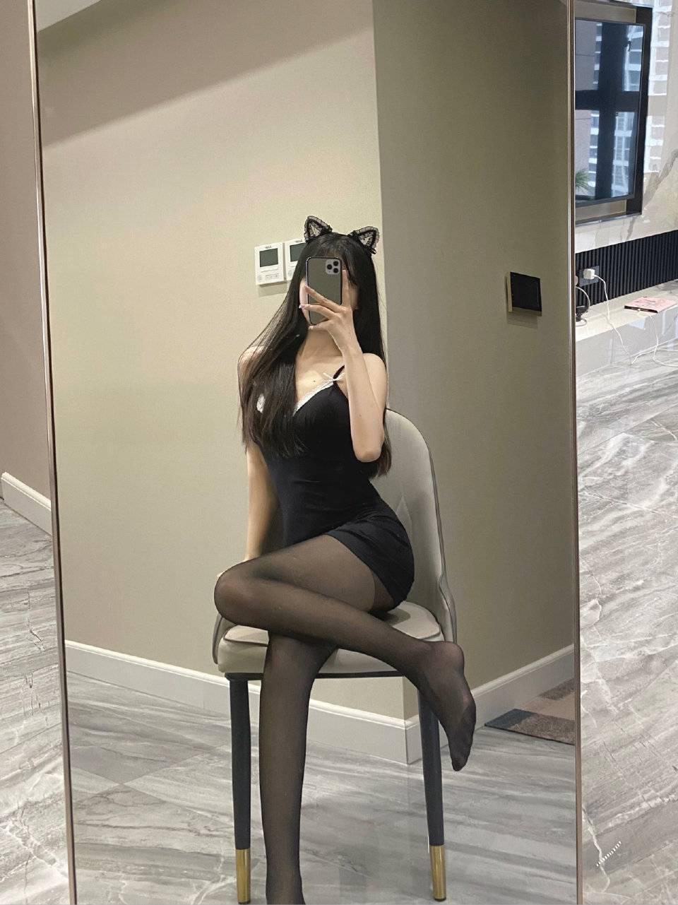 大长腿，性感黑丝美眉